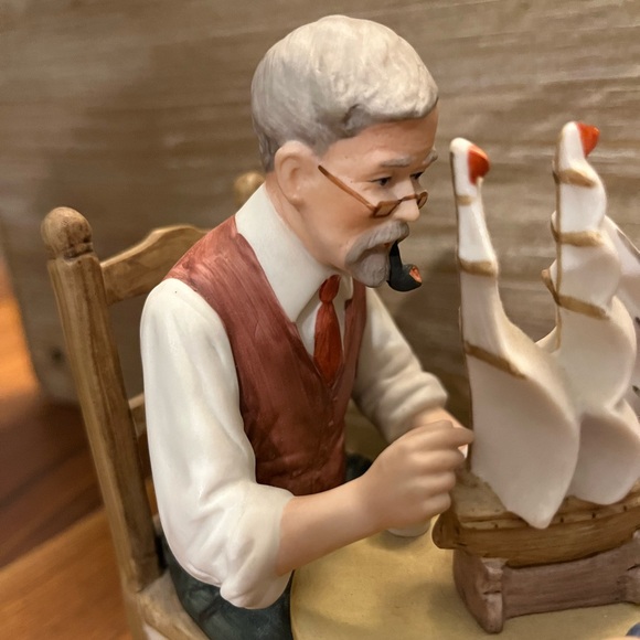 Norman Rockwell "The Shipmaker" Collectors Club Figurine - Picture 7 of 9